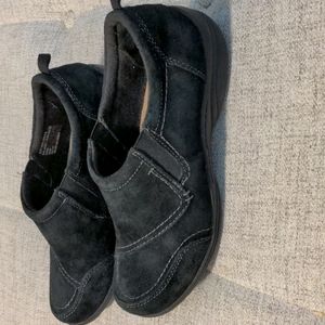 Earth Origins black genuine suede shoes size 8.5 in very good used condition